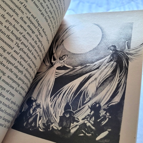 2/$15 🌼 The White Stag - Picture 5 of 6